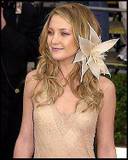 Kate Hudson con flor en el Pelo